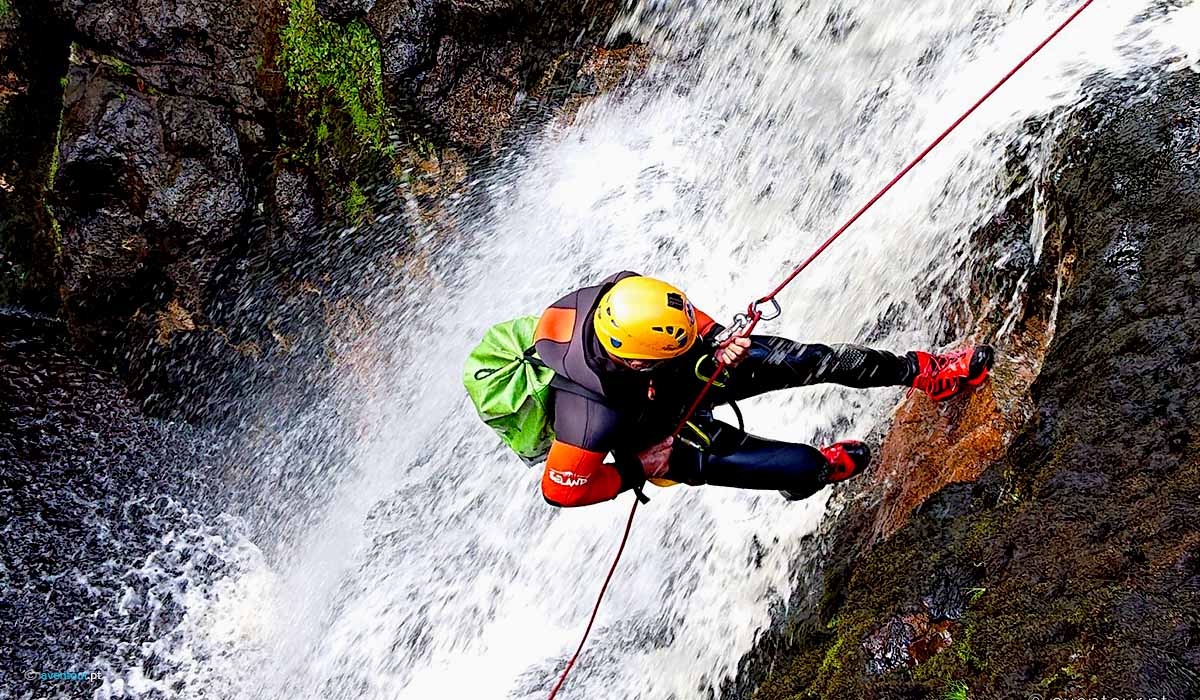 Canyoning dia Completo na Ilha de São Jorge nos Açores