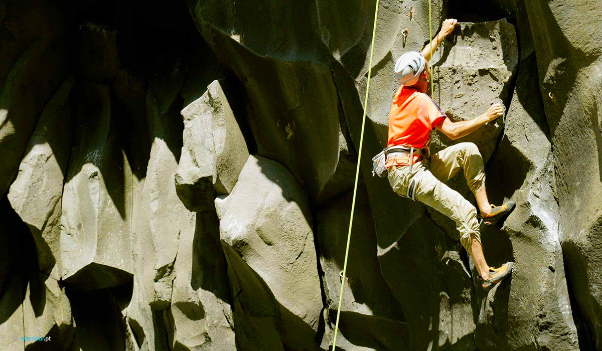 Escalada na Ilha de São Jorge nos Açores